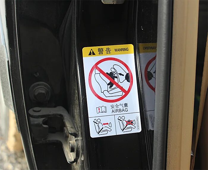 Airbag off. Предупреждающие наклейки на технику Komatsu. Предупредительные наклейки Лексус. Airbag Warning. Warning airbag dodge Chrysler, Siber наклейки.