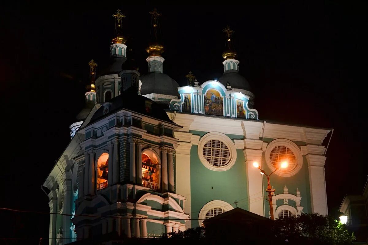 церковь ночью. храм воскресения христова (ханты-мансийск). храм христа великий новгород. храм возрождение сургут. ночная москва храм христа спасителя.