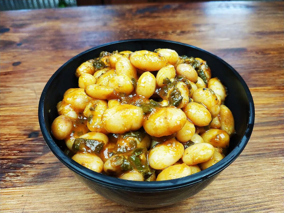 блюда с белой фасолью. фасоль стручковая. курица со стручковой фасолью в духовке. фасоль с луком. кассуле во франции.