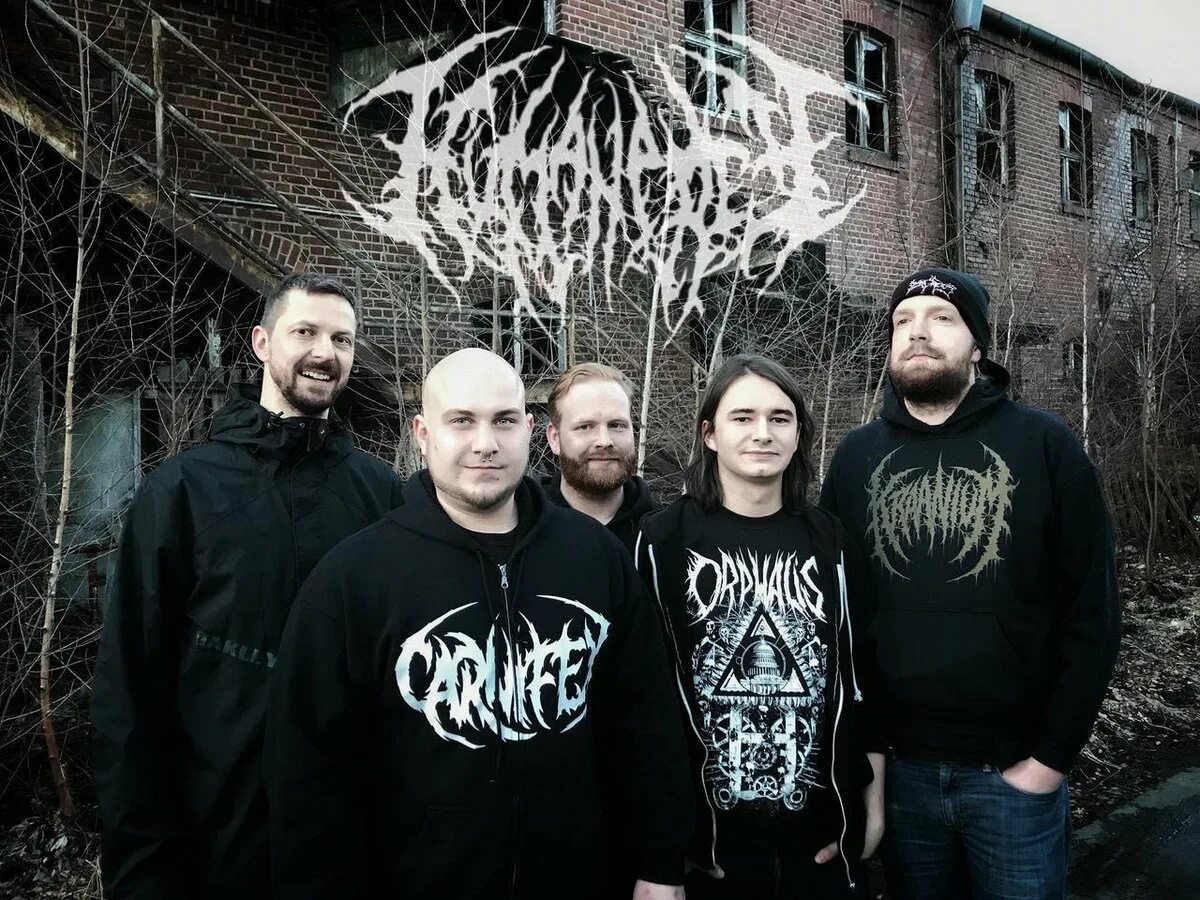 Грайнд кор. Напалм дэт группа. Антимузыка знак. Обложки грайндкор групп. Грайндкор стиль одежды.