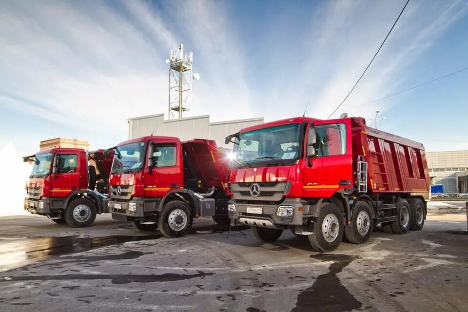 самосвалы камазы на стоянке. мерседес 3341 самосвал. мерседес самосвал грюнвальд. водитель самосвала вахтой иркутская область. водитель самосвала вахтой иркутская область.