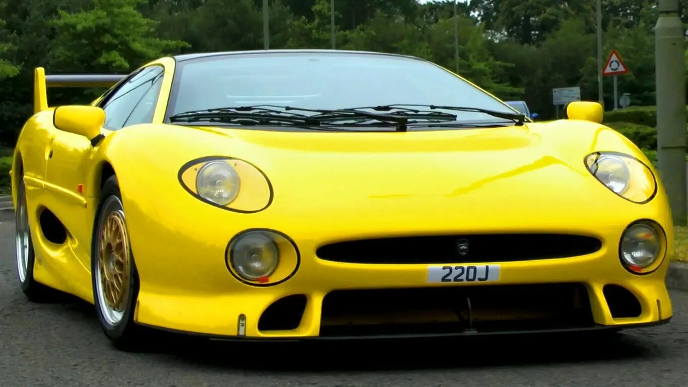 Видишь желтую машину. Jaguar XJ 220. Jaguar xj220s TWR. Jaguar xj220 TWR. Jaguar xj220 Tuning.