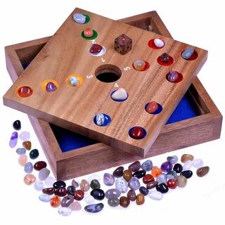 Играет с дырочками