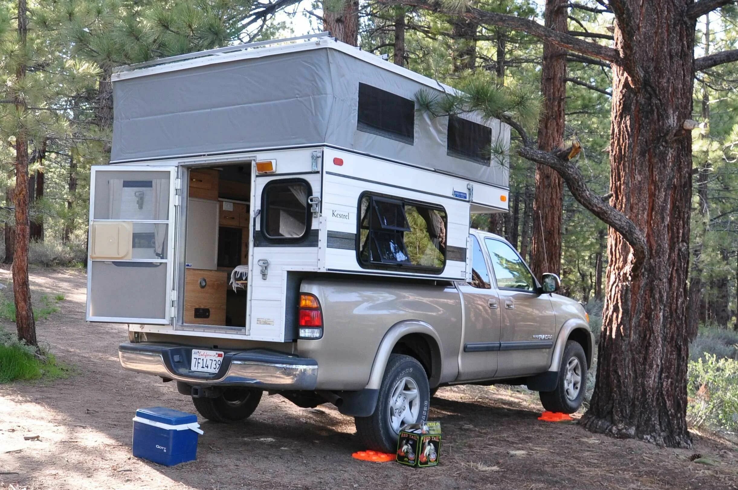Дом на пикап. Автодом Pickup Camper. Toyota Dyna Campers кемпинг автодом. Camper Pop-up Camper. Pickup Truck Camper.