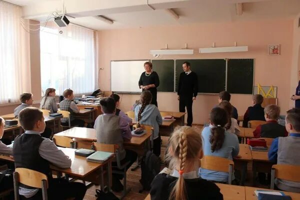 Школа 12 великие луки. Камеры великие луки 12 школа. Камеры великие луки 12 школа. Великие луки школа 12 учителя. Школа 13 великие луки.