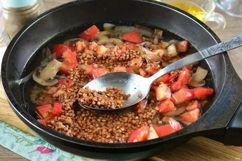 Гречка с помидорами
