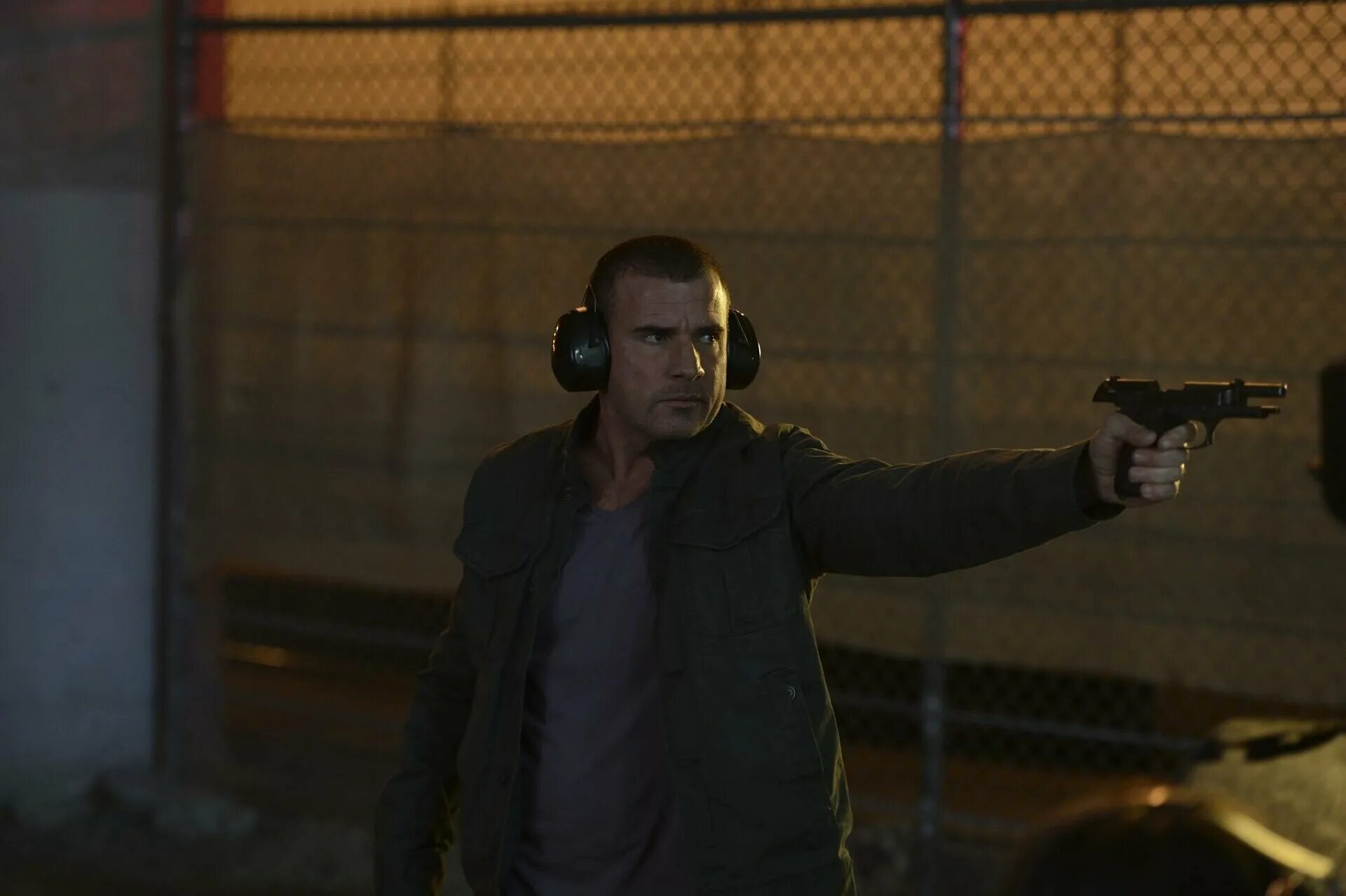 Нападение 2013. Bailout: the age of Greed, 2013. Dominic Purcell Wall Street.