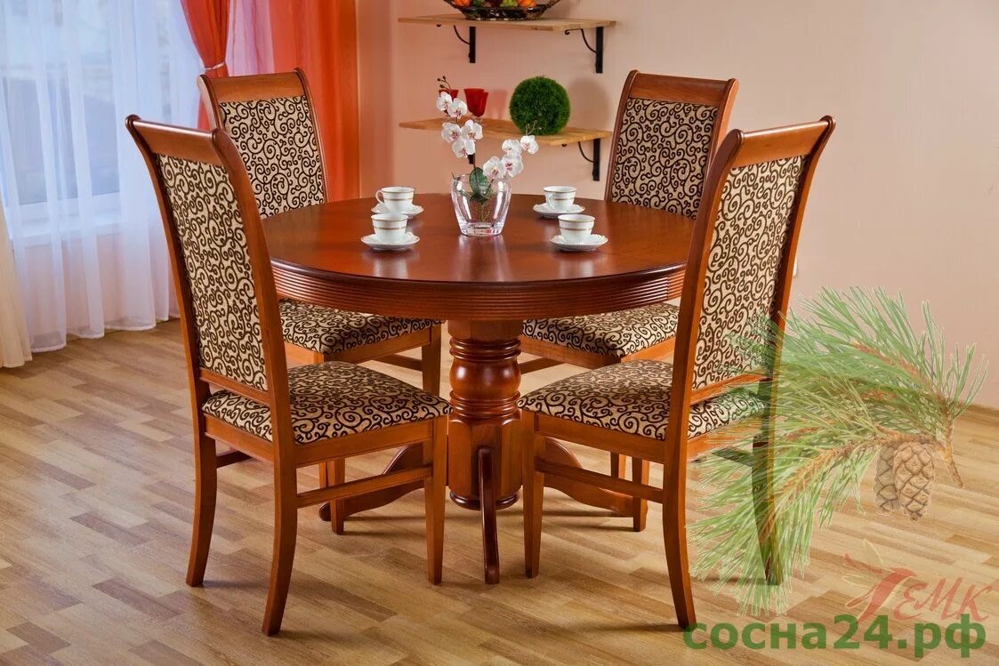 Столы кухонные хабаровск. Круглый стол со стульями. Кухонный стол и стулья. Круглые кухонные столы и стулья.