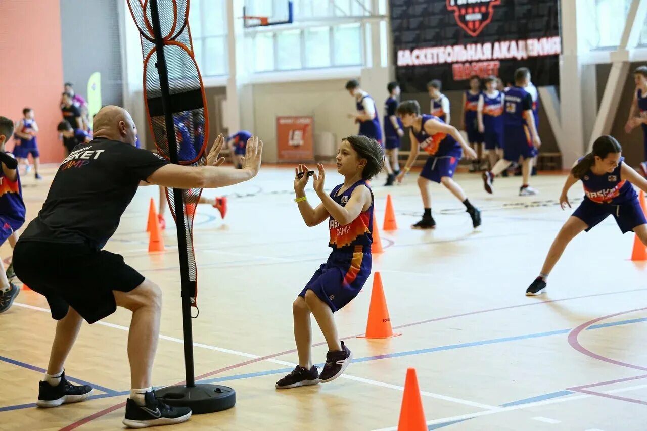 Баскетбольная академия хаски ясенево. Академия баскетбола олимпийская деревня. Ibasket форма. Баскетбольная академия москва. Баскетбольный лагерь в подмосковье.