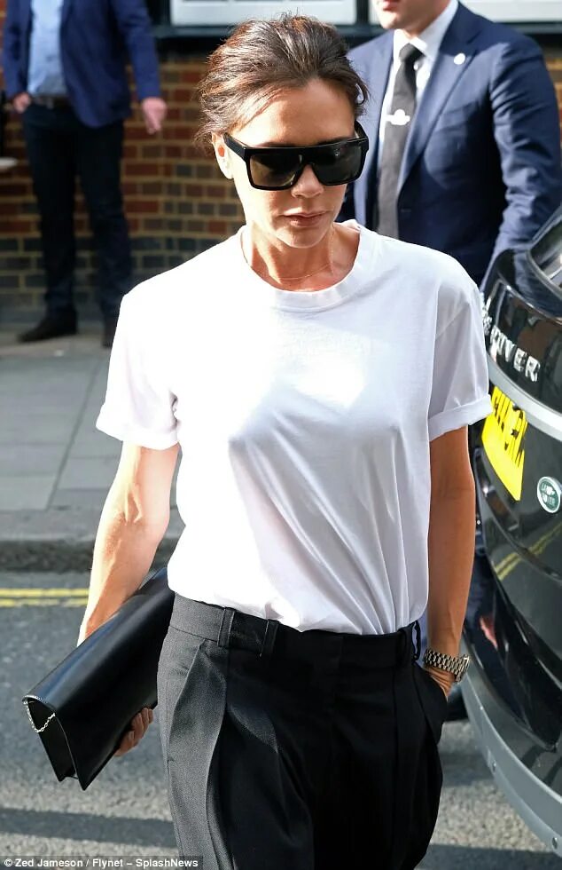 Braless Victoria Beckham. Что случилось с викторией бекхэм