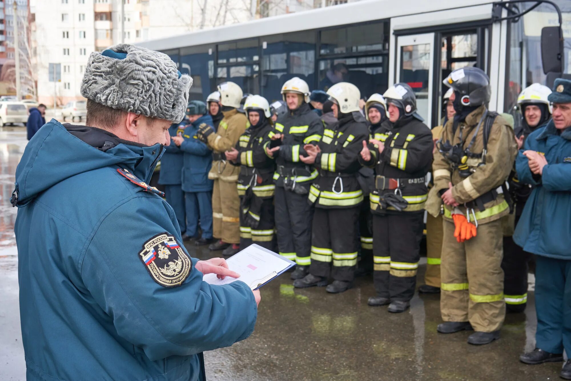 День пожарного в россии 2024. Пожарные России. Пожарники МЧС. Отважные пожарные России. 1 Пожарно спасательная часть Барнаул.