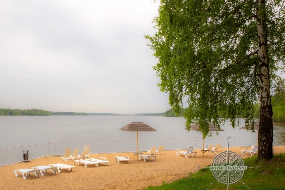 яхонты песчаная. авантель клаб истра пляж. истринское водохранилище пляж яхонты. истринское водохранилище отель яхонты. яхонты авантель истра.