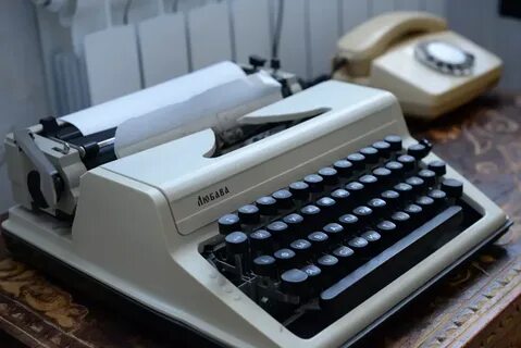 Электрическая пишущая машинка