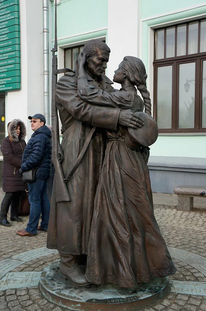 Памятник прощание славянки. Скульптура прощание славянки. Памятник прощание славянки на белорусском вокзале. Прощание славянки на белорусском вокзале. Памятник прощание