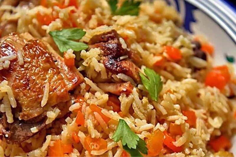 Как вкусно приготовить плов на сковороде. Плов на сковороде. плов куриный. плов с куриной грудкой. плов из курицы на сковороде.