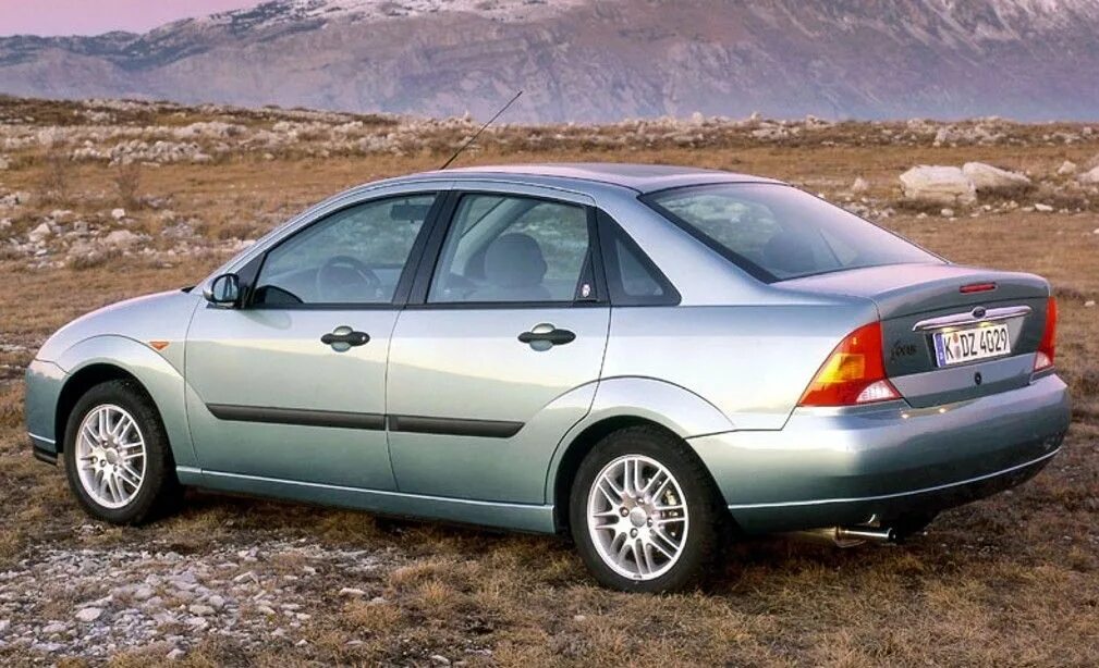 Форд фокус 1 сборки. Ford Focus 1 sedan. Форд фокус 1998 седан. Ford Focus 1998-2004. Форд фокус 1 поколения седан.