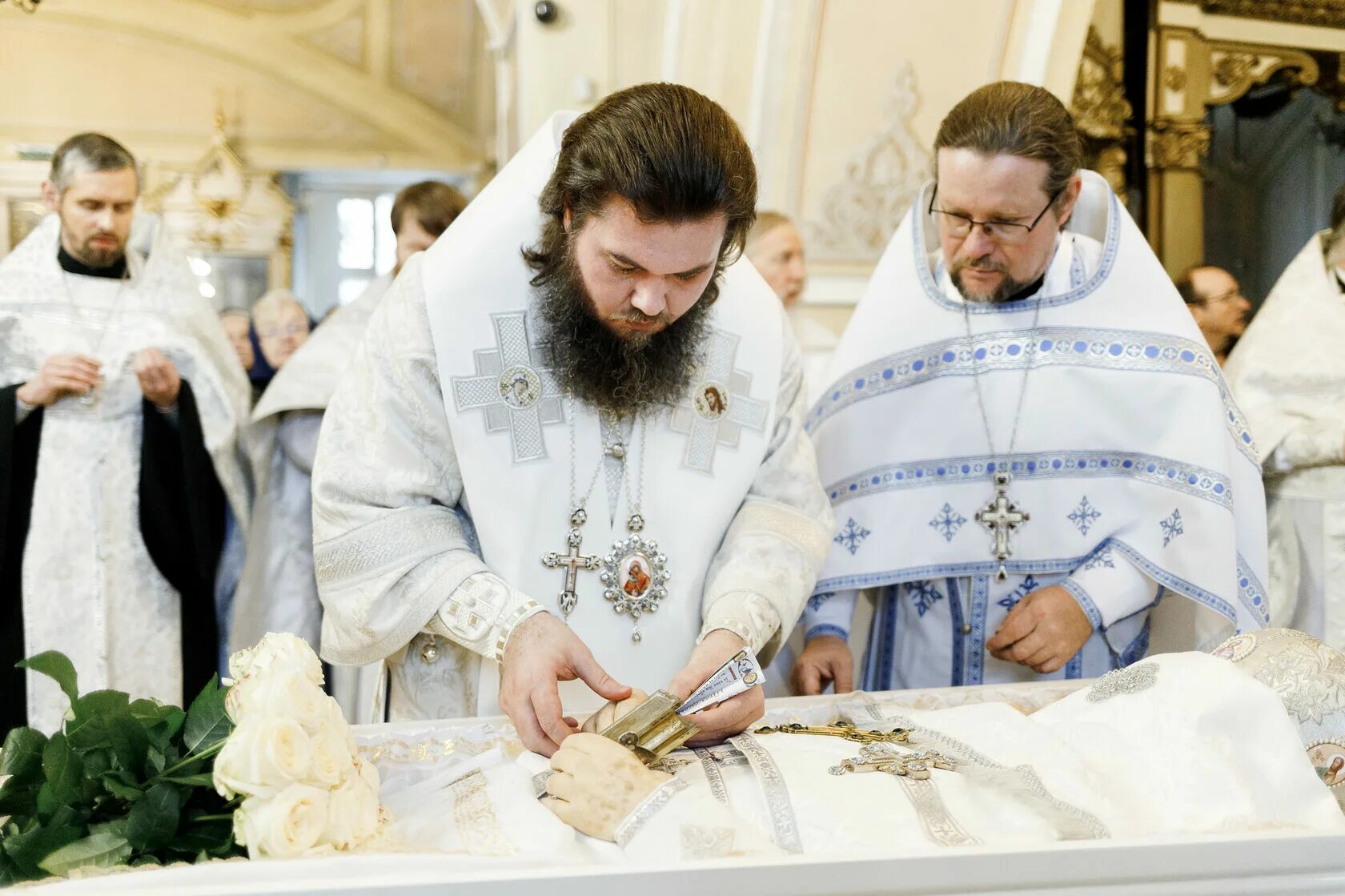 В церкви шло отпевание. Отпевание митрополита Евлогия.