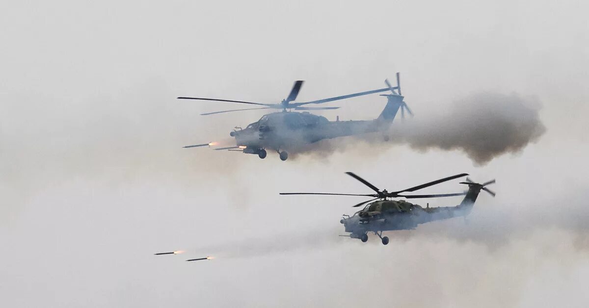 Вертолет для танка. Вертолет выпускает ракеты. Эпизоды войны на Украине с участием авиации.