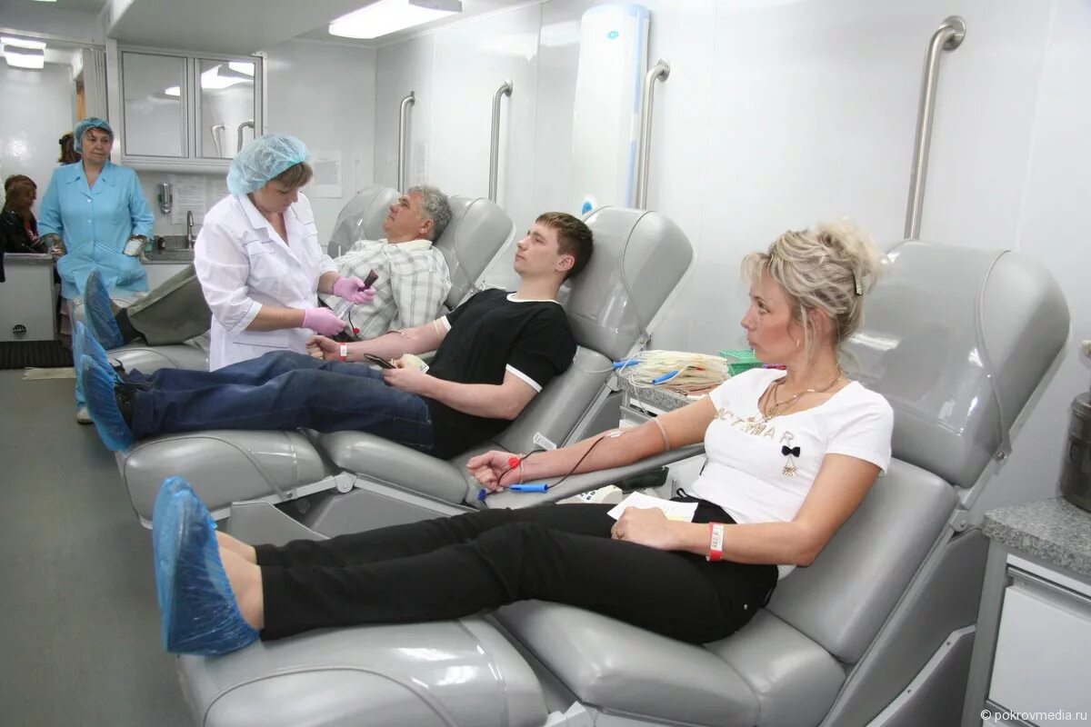 До какого возраста доноры сдают. Донорский центр. Донорство крови. Центр крови Новосибирск.