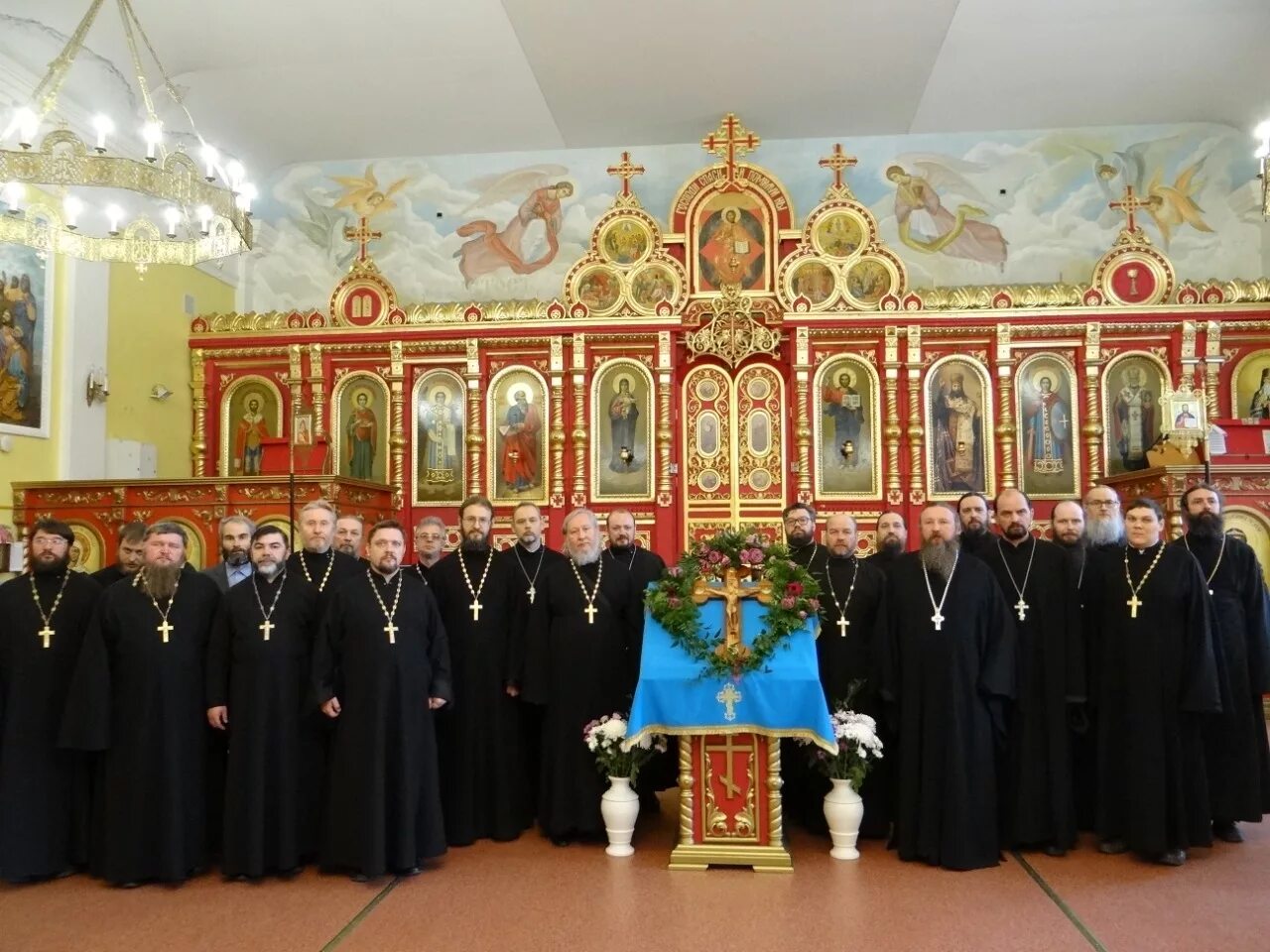 новосибирская библейская богословская семинария. храм тихона задонского в новосибирской семинарии. православная семинария в новосибирске. здание новосибирской духовной семинарии. духовная семинария новосибирск.