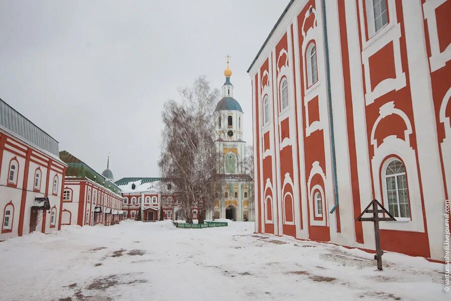 Сайт санаксарского мужского монастыря. Санаксарский монастырь в Мордовии. Санаксарский монастырь Мордовия - могила Ушакова. Санаксарский монастырь Владимирский храм. Санаксарский монастырь зимой.