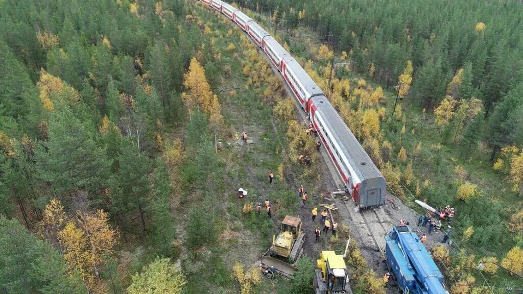 Поезд оленегорск мурманск. Сход поезда с рельс Мурманск. Сход ЗАБЖД 21.05.2023. Сход поезда. Сход пассажирского поезда.