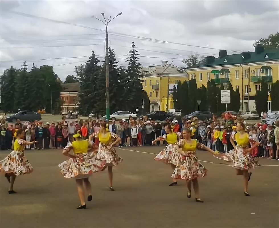 Погода мценск на 3. Дворец культуры город Мценск. Детско-юношеский центр Мценск. Мценск: районный дом культуры. Национальные костюмы города Мценска.