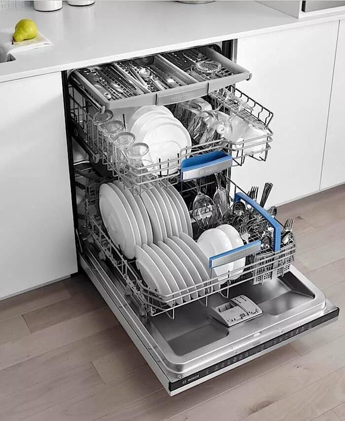 Посудомоечная машина сколько литров. Правильная загрузка посудомоечной машины Bosch 45 см. Посудомойка бош загрузка посуды. Посудомоечная машина комплектация Bosch services 6. Посудомоечная машина бош маленькая.