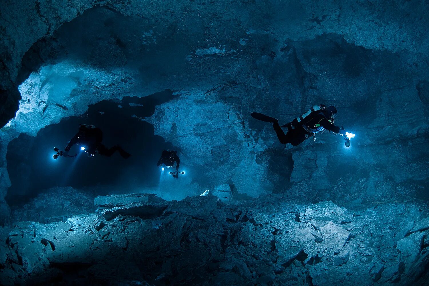 Сенот ангелита мексика. Море глубина. Океаны. Карпатия на дне океана. Подводная съемка.