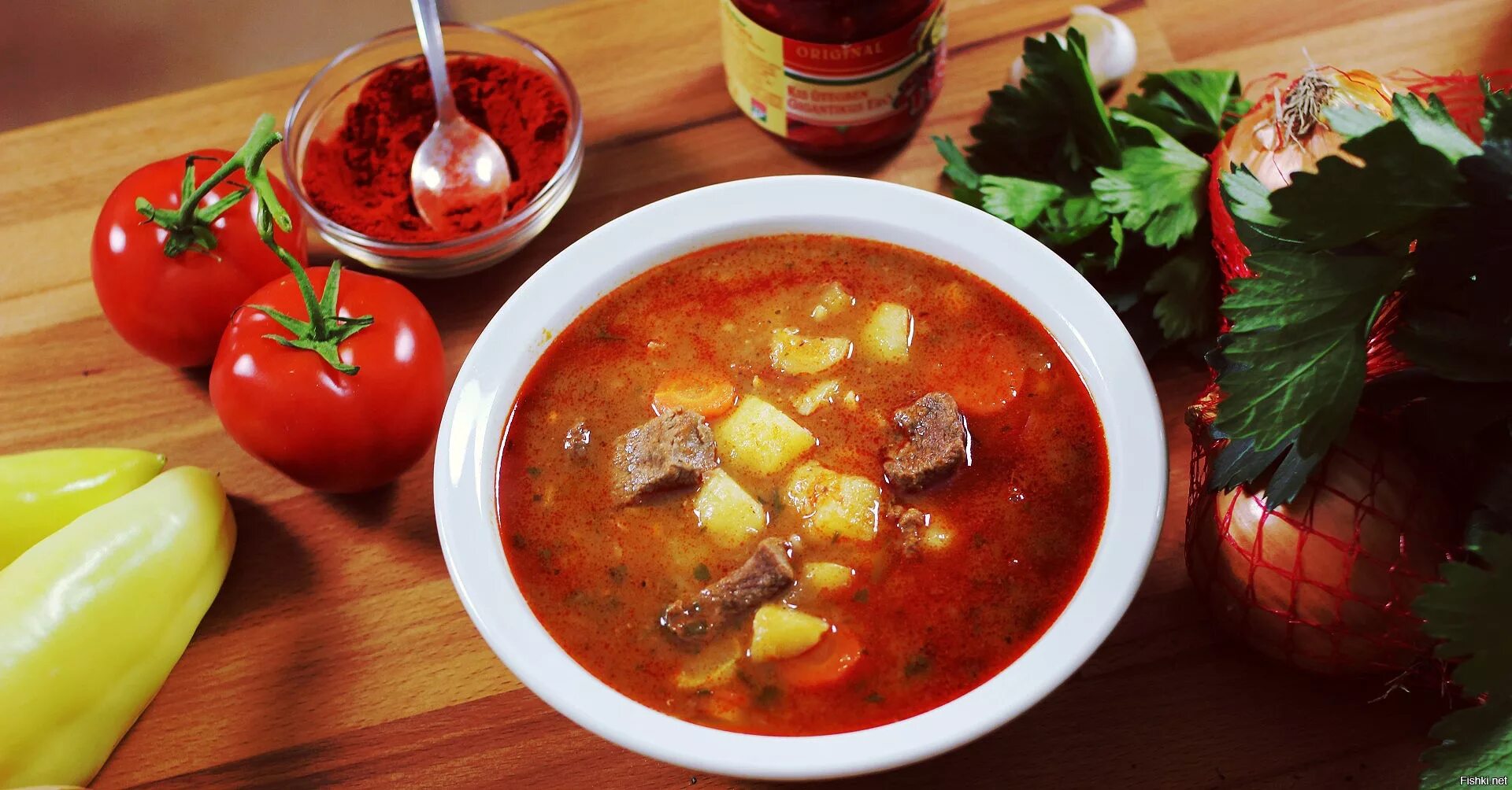 Венгерский суп бограч. Бограч венгерский суп гуляш. Суп бограч венгерская кухня. Бограч суп венгерский рецепт. Суп картошка с мясом говядины
