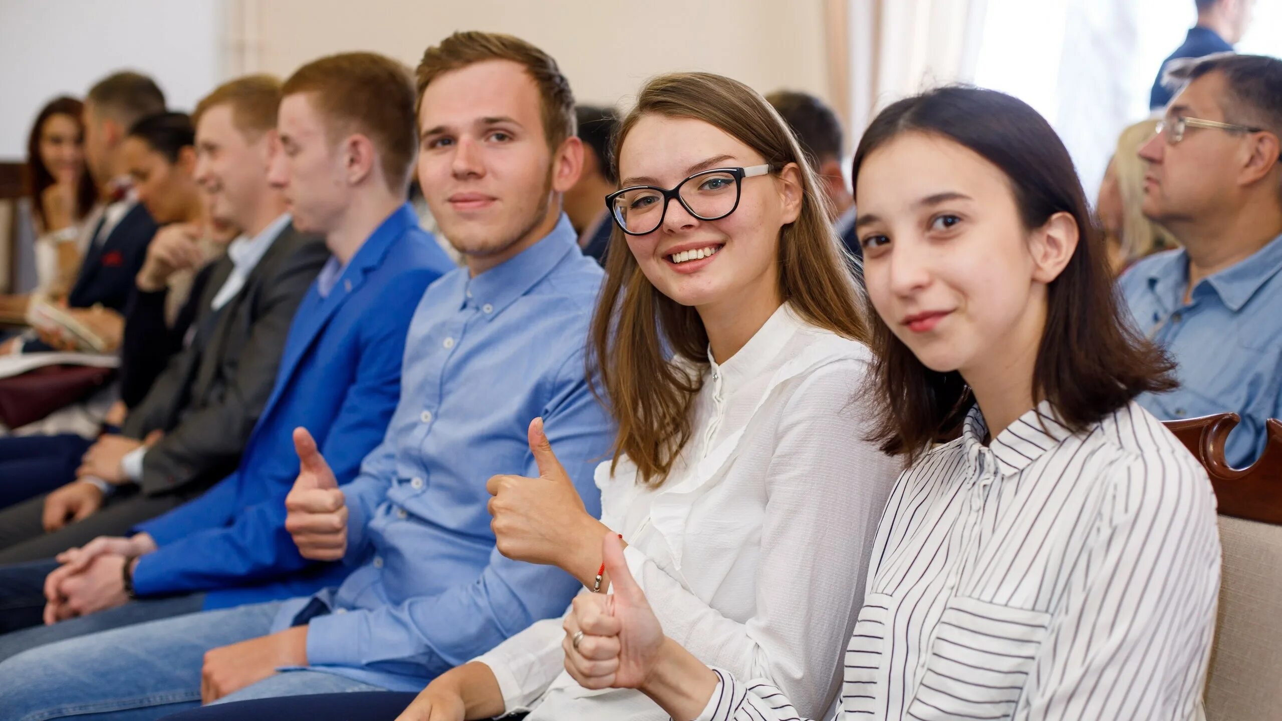 Молодежь и предпринимательство. Молодежное предпринимательство. Молодежь. Встреча с молодежью. Видео студенты группа