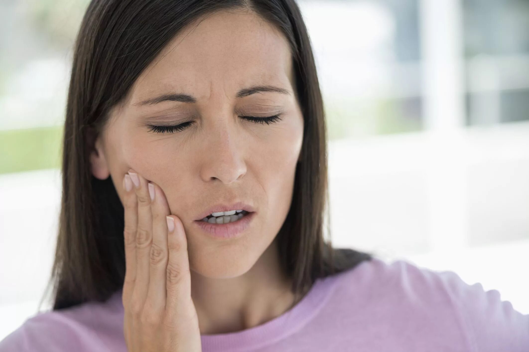 Почему больные зубы. Облегчение зубной боли. Невыносимая зубная боль.
