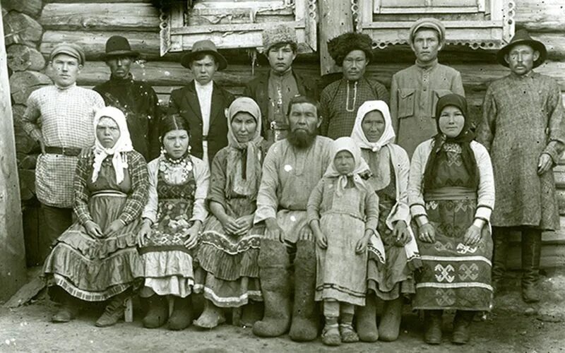 Представитель народов центральной. Марийцы черемисы. Народы Урала марийцы черемисы. Марийцы Вятская Губерния 1920. Марийская деревня 19 века.