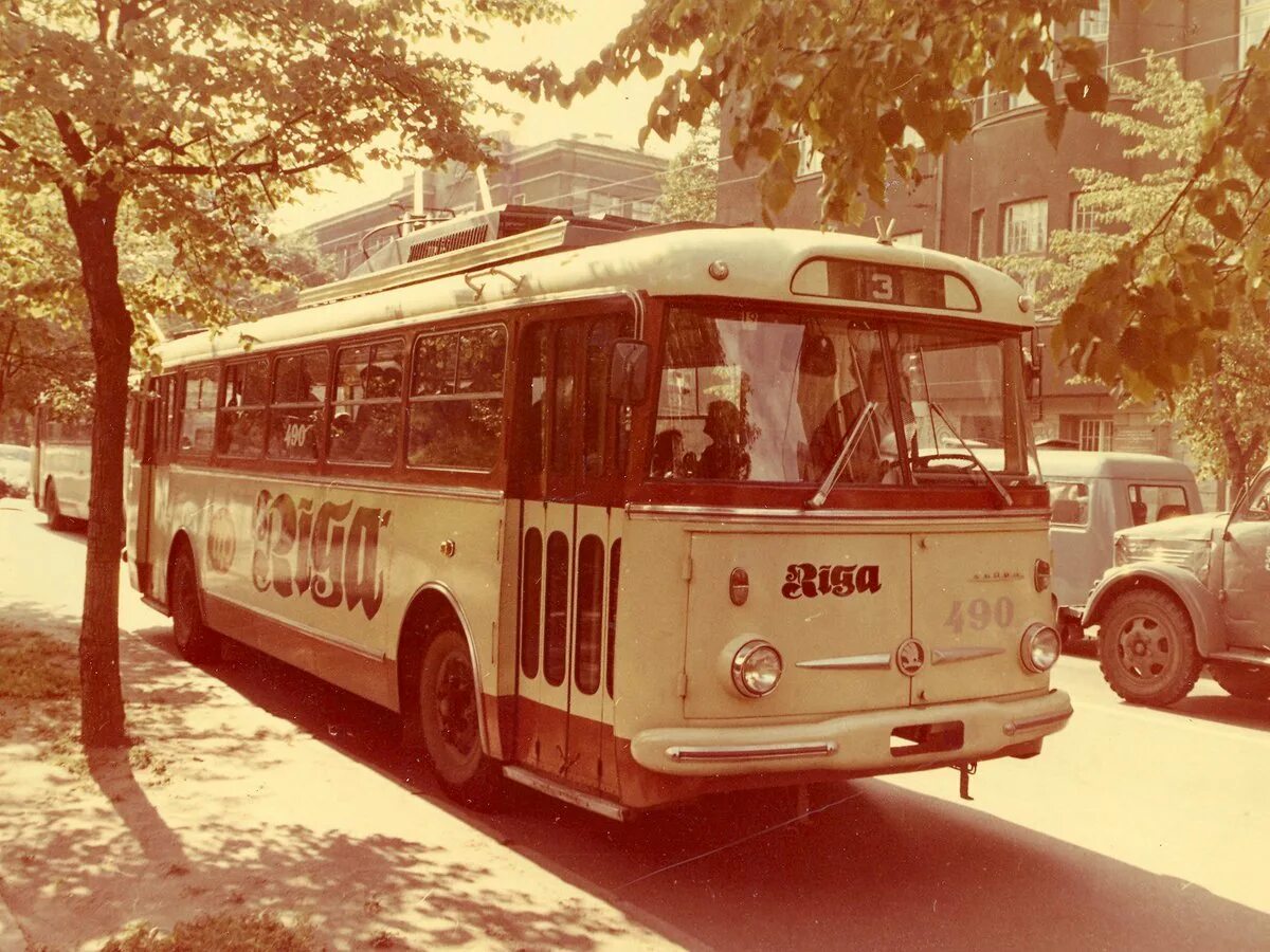 Автобусы 1980 годов. Škoda 9tr Прибалтика. Советская Прибалтика 70-е годы. Прибалтика в 80-е. Рига 1970-е.