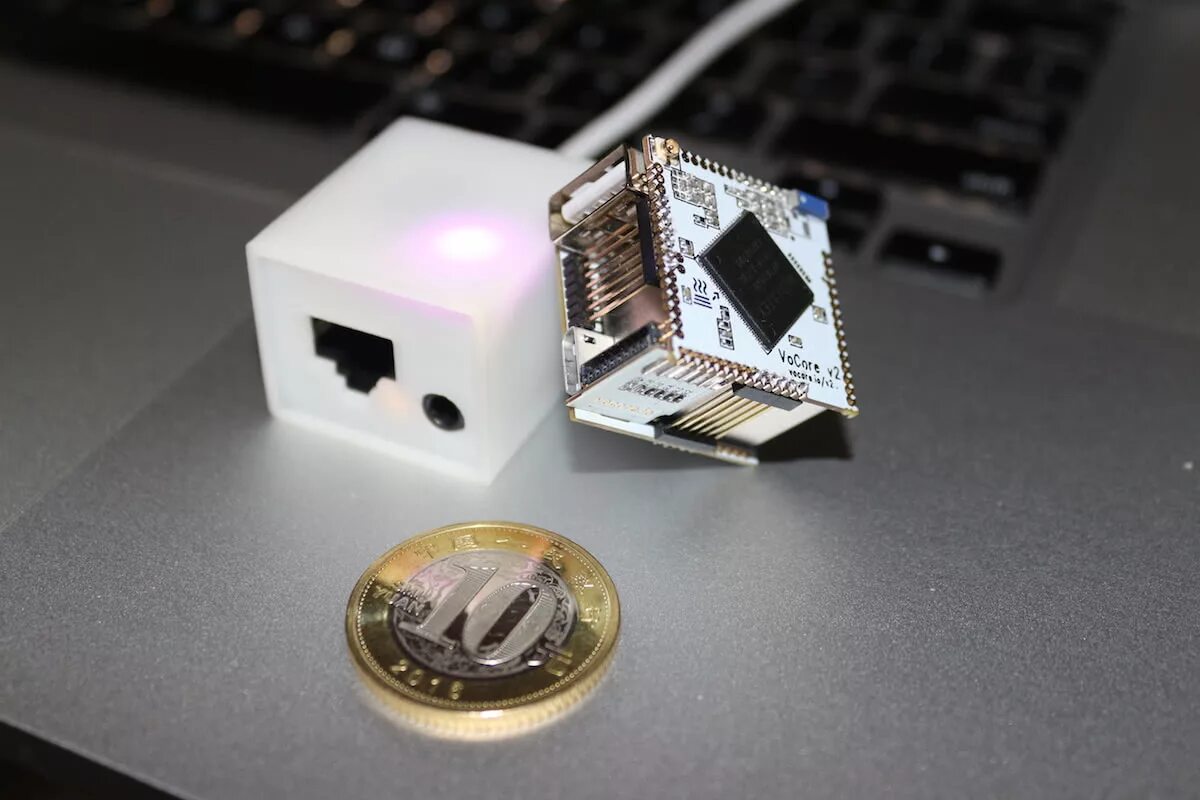 Маленький компьютер есть. Vocore2. vocore2 mini linux. самый маленький компьютер. самый маленький компьютер в мире.