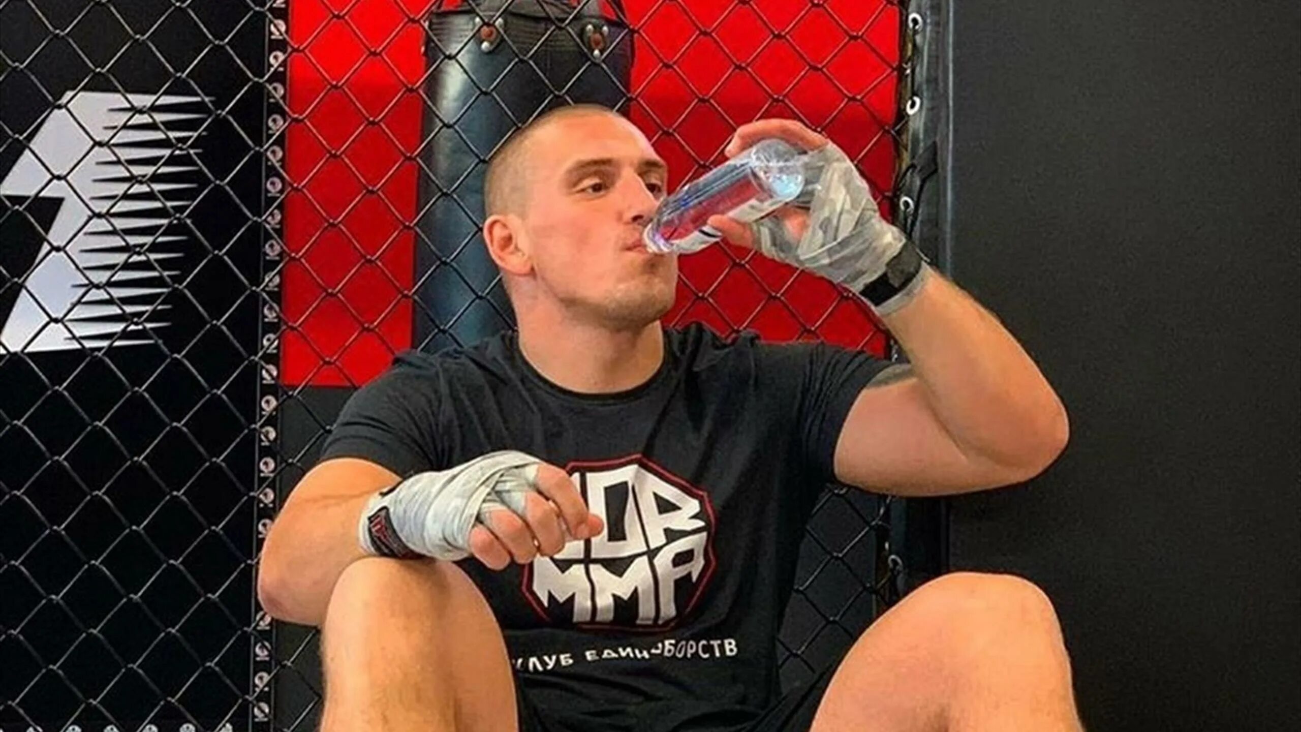 Боец суды. Сосновский боец мма. сосновский ufc.