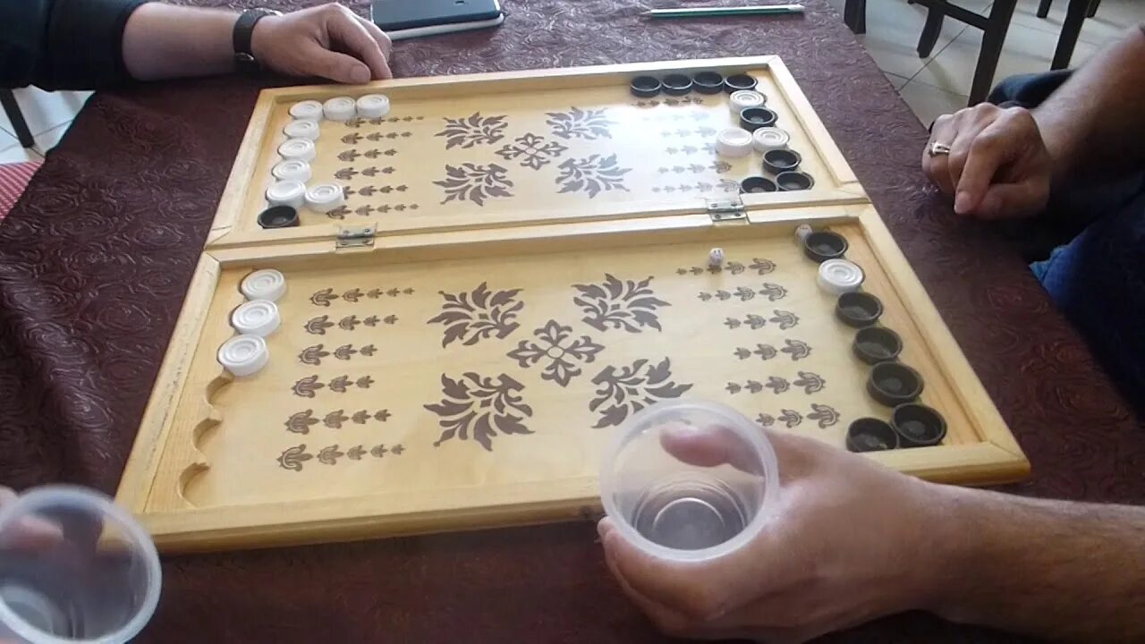 Скачай нарды турнир. Нарды куш. Нарды короткие турнир Backgammon. Длинные нарды турнир. Золотые Зары турнир нарды.