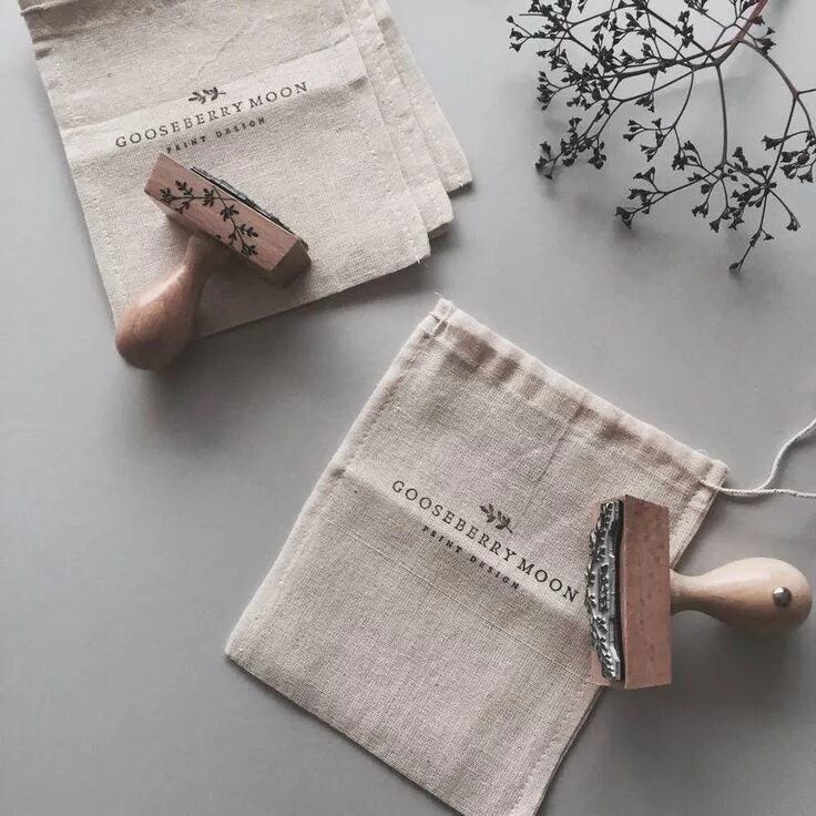 Мешок подарочный для бутылки. Мешочки из мешковины. Тканевые мешочки для упаковки. Тканевая упаковка. Пакеты мешочки для украшений.