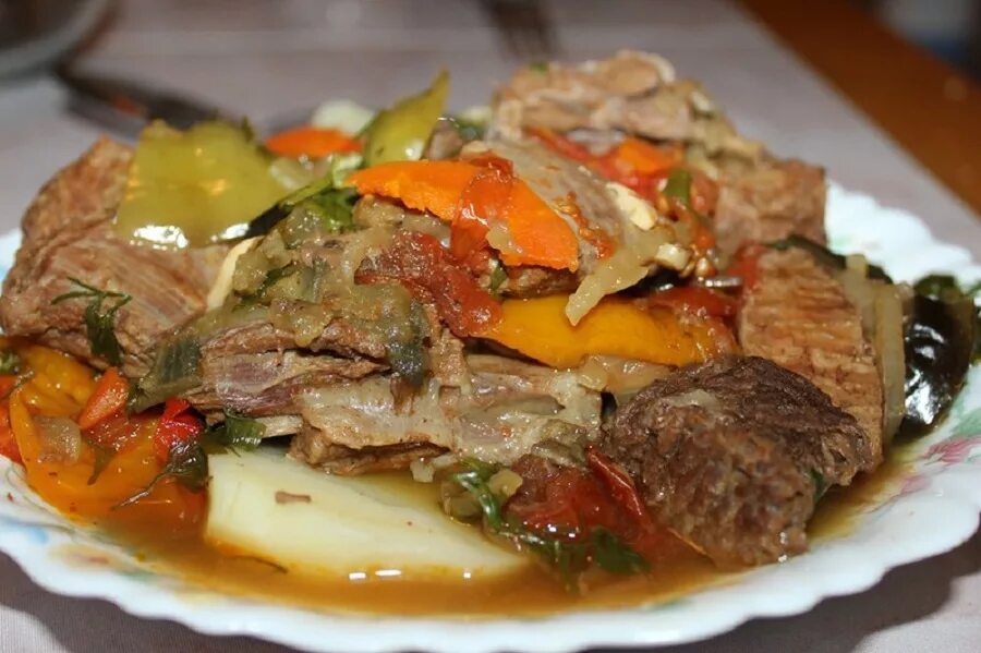 Армянское блюдо из говядины. Армянская кухня хашлама. хашлама армянская хашлама. хашлама по-армянски. армянская хашлама из говядины.