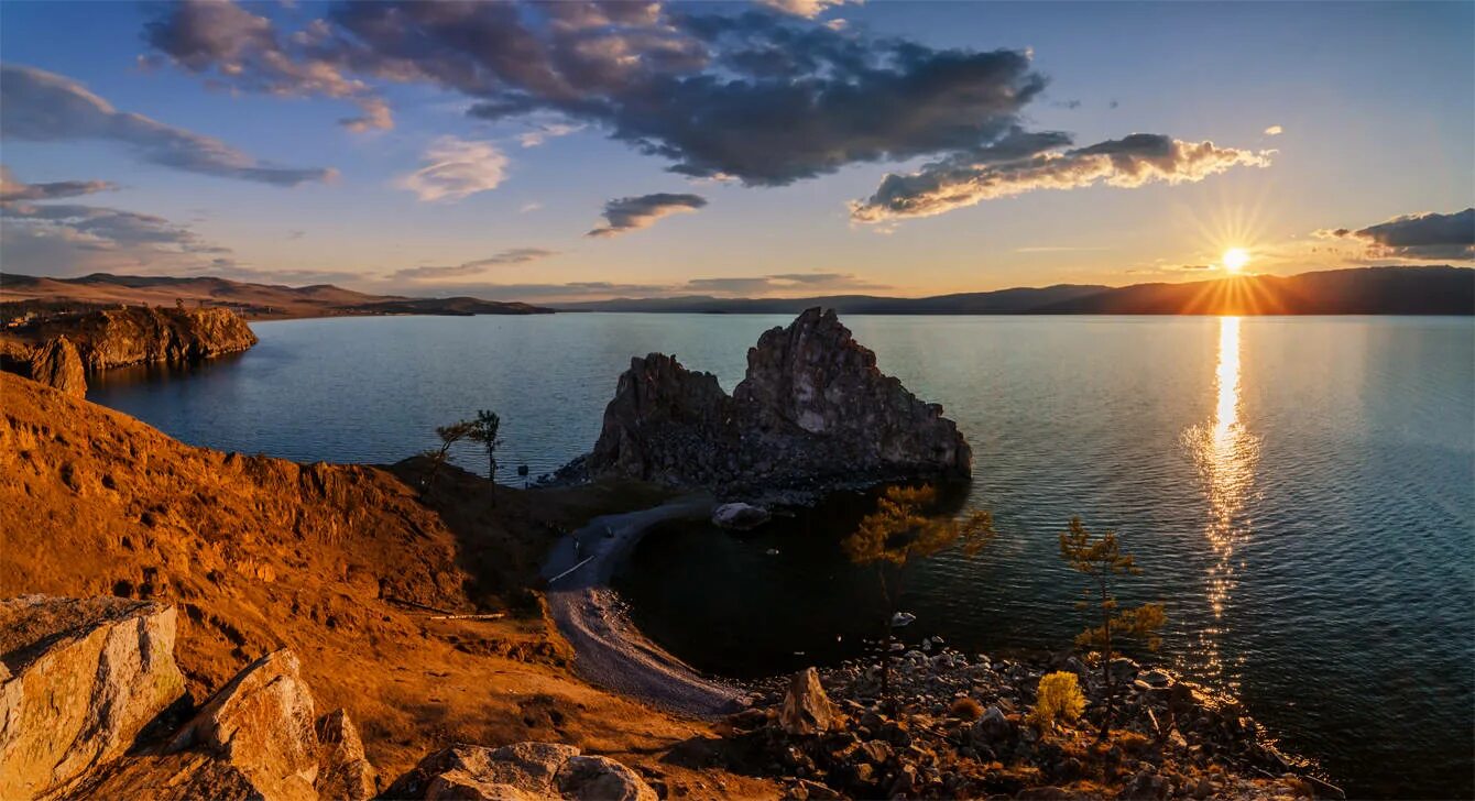 озеро ольхон на байкале. юг острова ольхон. остров ольхон восточная сибирь. ольхон бухта песчаная. сибирское озеро байкал.