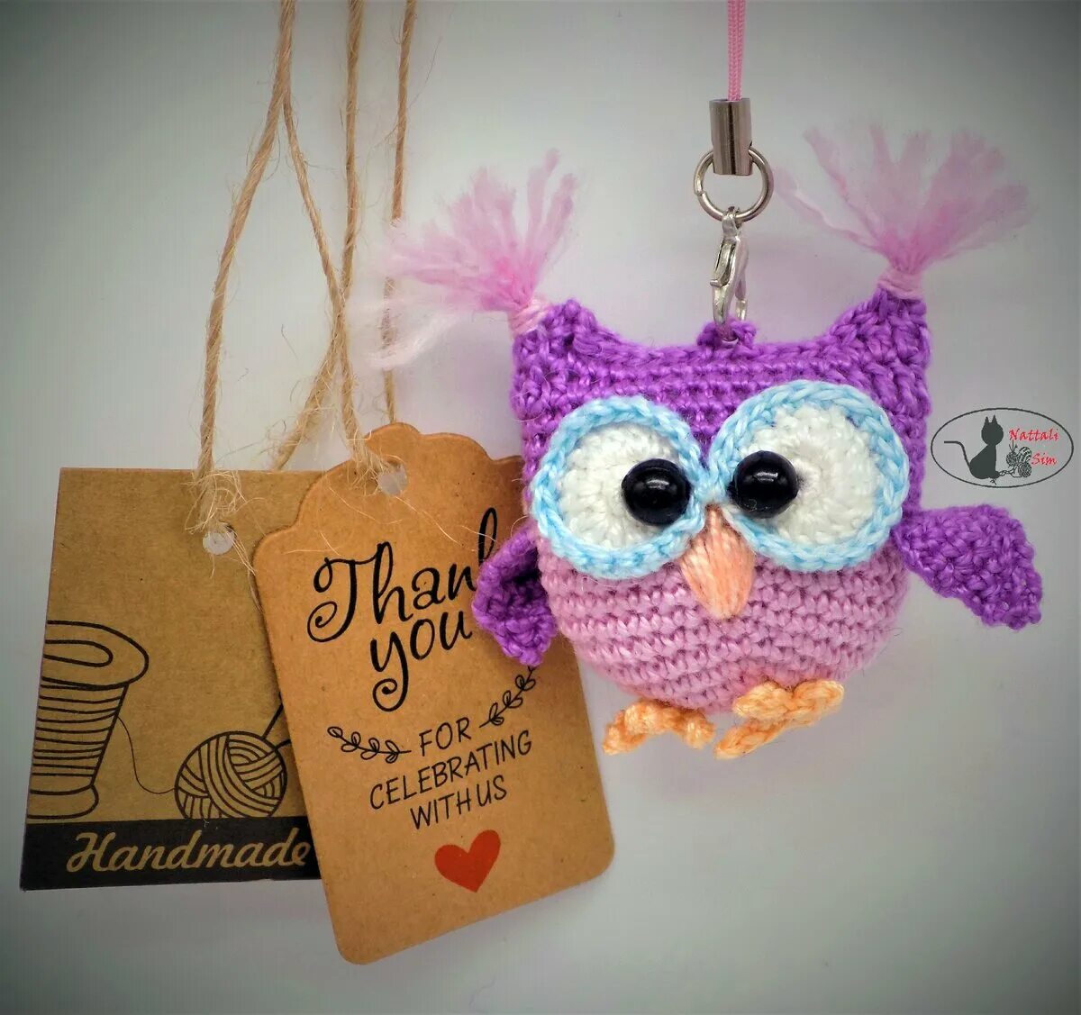 Вязаные брелоки совушка. Сова крючком описание. Сова амигуруми. Вязание крючком амигуруми сова. Вязаная сова сплюшка.