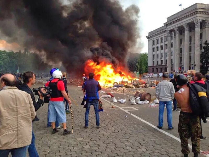 19 мая 2014. Одесса 02.05.2014 дом профсоюзов. дом профсоюзов в одессе 2 мая 2014. одесса 2 мая дом профсоюзов.