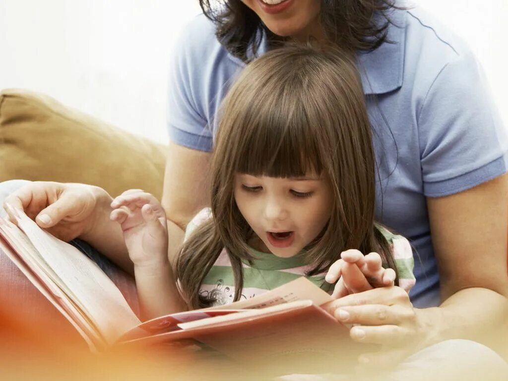 Видео читающая мама. Родители и дети. Чтение для детей. Воспитание ребенка. Родители учат детей.