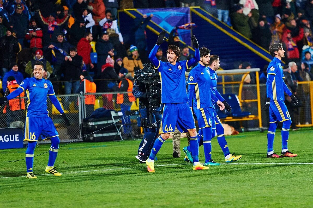 Ростов на дону окраина города. Ростов-бавария 3-2 составы. Спеши ростов. Соборный переулок ростов на дону. Ростов-бавария 3-2.