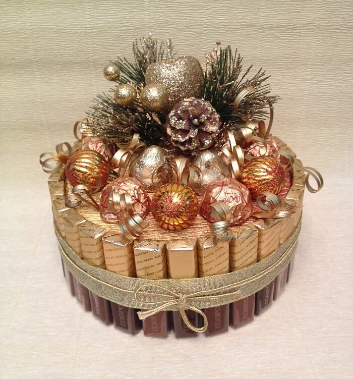 Подарки из сладостей к новому году. Как собрать новогодний. Букет из елочных шаров. Как собрать новогодний. Как собрать новогодний.