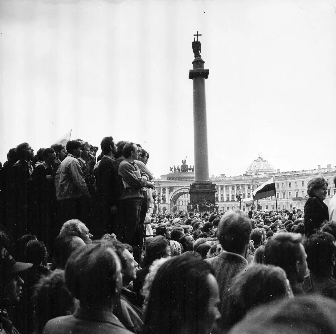 Путч 1991 Ленинград. Ленинград 1991 август. Митинг 20 августа 1991 Дворцовая площадь. Август 1991 Дворцовая площадь. 27 августа 1991