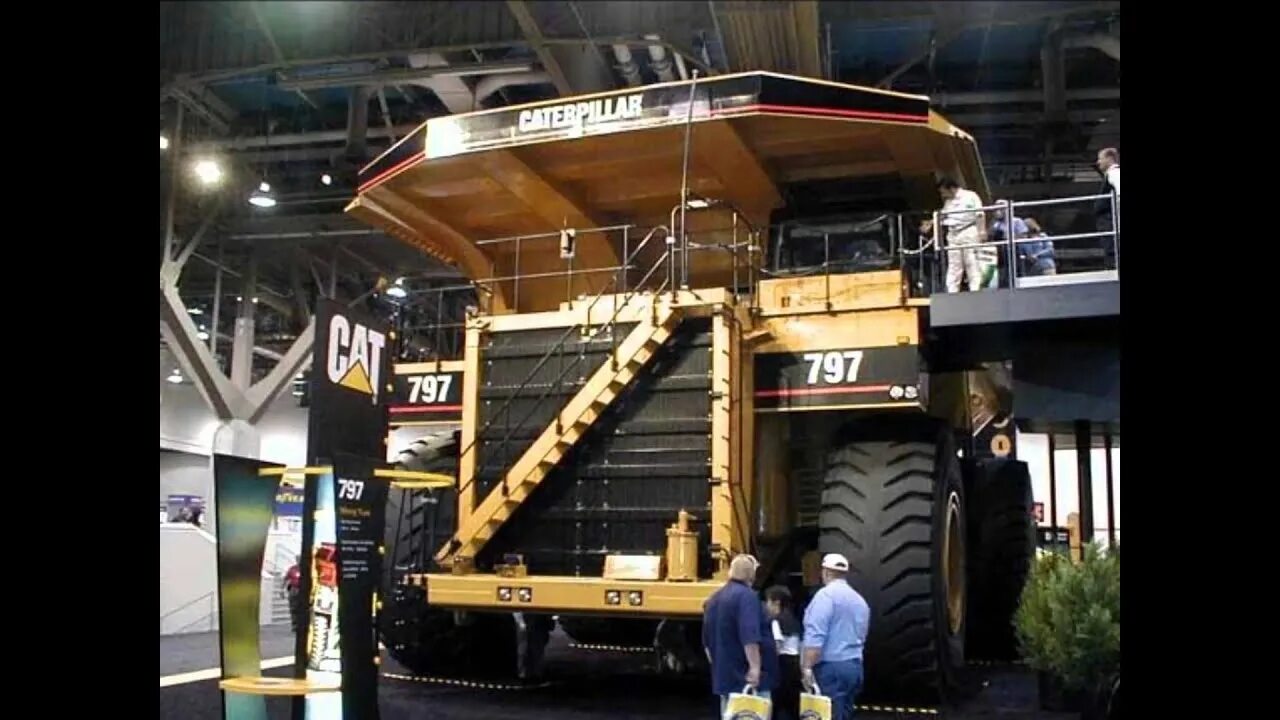 Грузчик мебели. Asphalt road laying. Перестановка мебели в кабинете. Large and heavy. Plateausattel cargo.