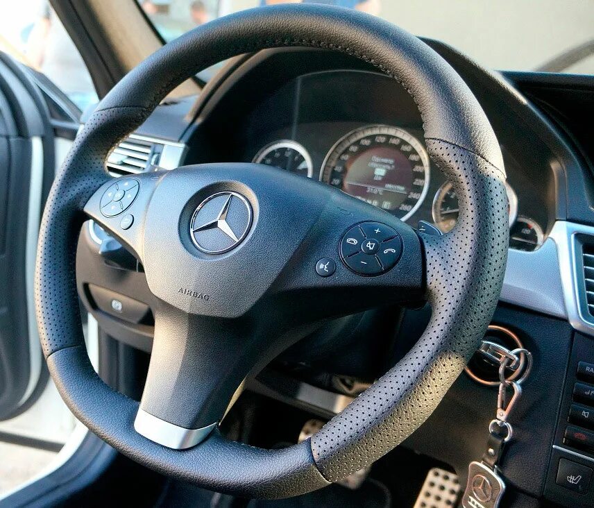 Руль микроавтобуса. Руль мерседес с 180. mercedes w204 перетяжка руля. перешивка руля w639. обшивка руля мерседес 223.