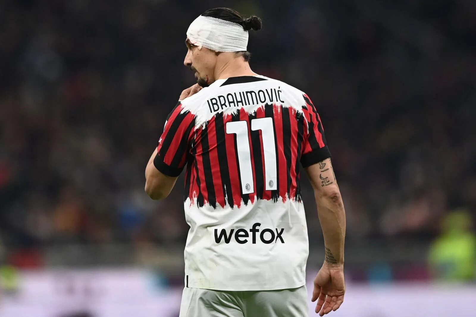 Ибрагимович милан 2023. Ибрагимович конец карьеры. Златан ибрагимович маленький. Златан ибрагимович милан 2003. Златан ибрагимович милан 2022.