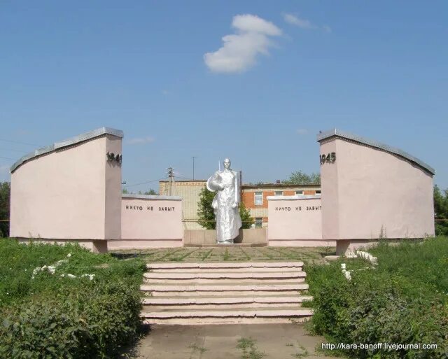 Вб села. Средняя Елюзань памятник. ФОК села средняя Елюзань. Средняя Елюзань Пензенская область достопримечательности. Верхняя Елюзань Городищенский район Пензенская область.